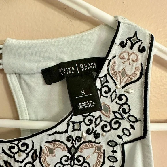 White House Black Market Embroidered White Top - Picture 3 of 8